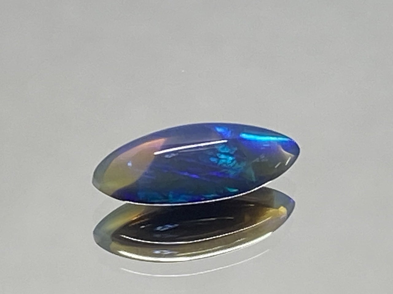 ブラックオパール　0.73ct　M-OP-57
