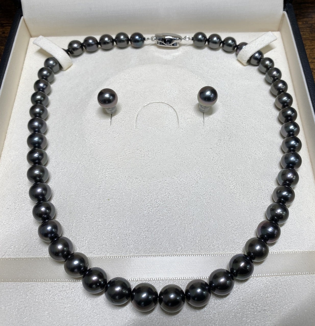 黒真珠　8.1ｍｍ〜10.5ｍｍ（ピアス付）　鑑別書付　【限定1個】　PA-011